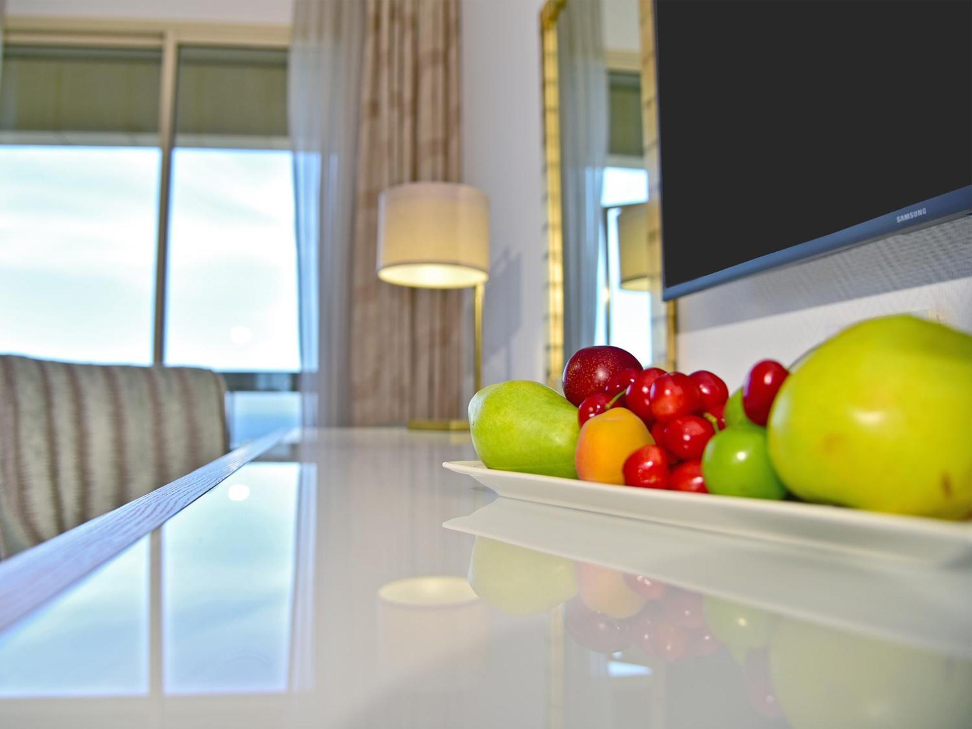 Gefinor Rotana - Beirut Hotel Exterior foto A fruit plate