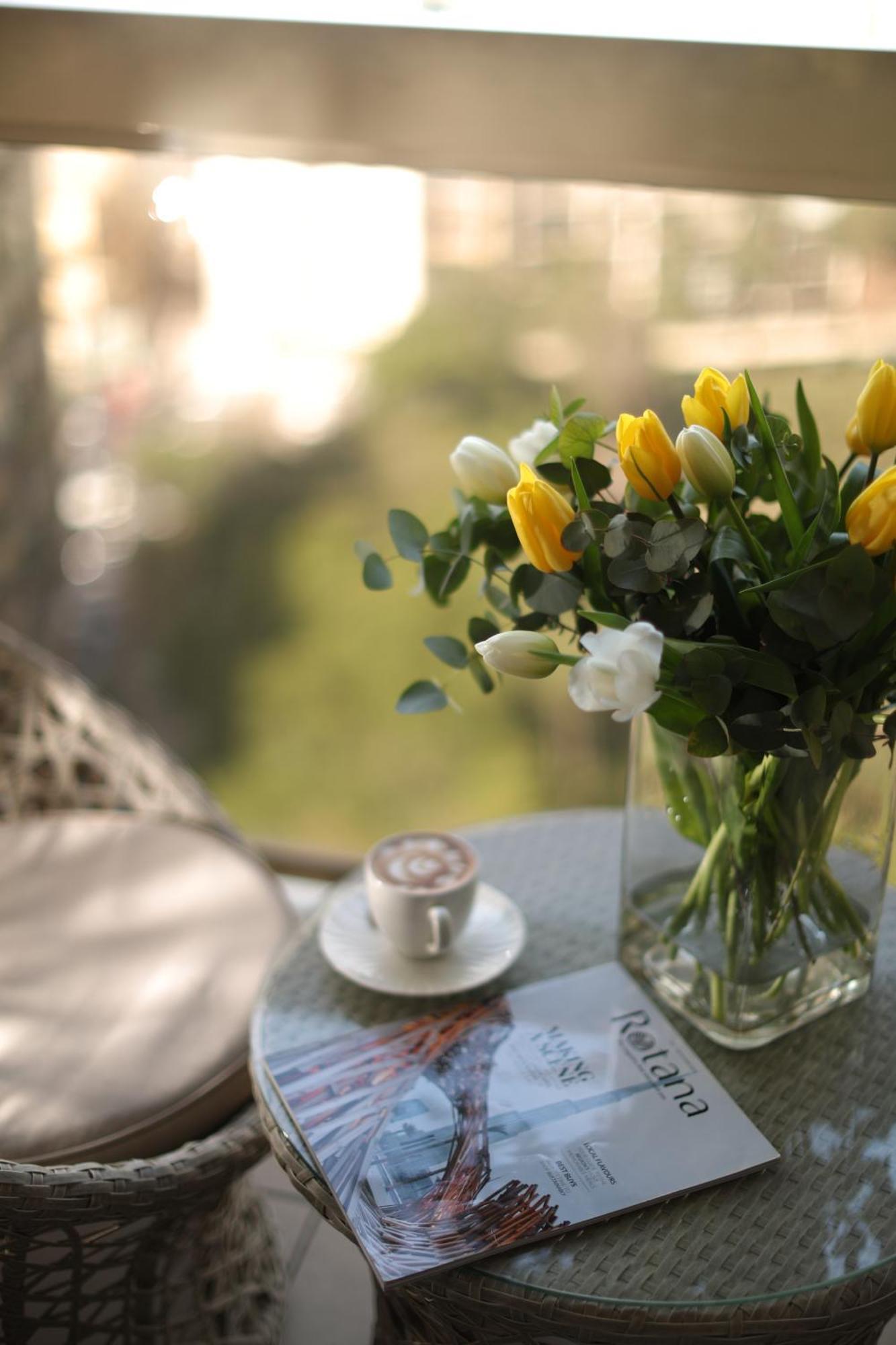Gefinor Rotana - Beirut Hotel Exterior foto A bouquet of flowers