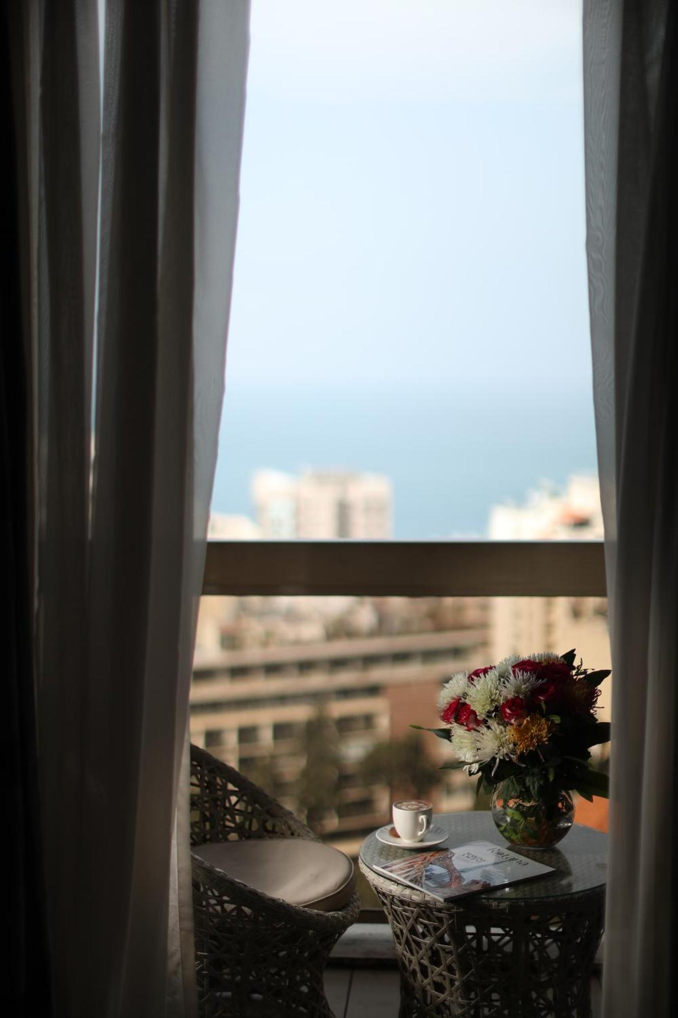 Gefinor Rotana - Beirut Hotel Exterior foto View from the window of a room at the hotel
