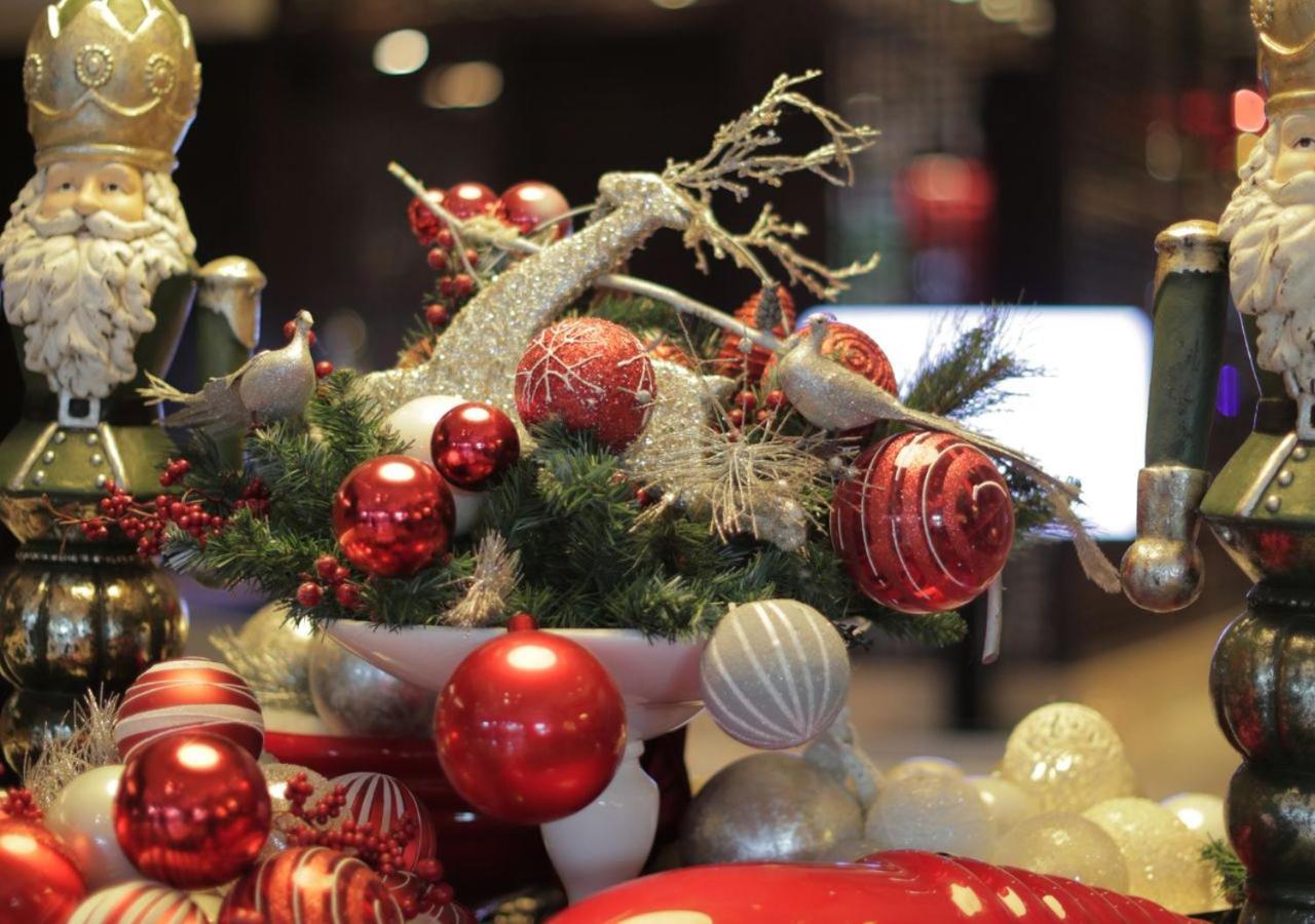 Gefinor Rotana - Beirut Hotel Exterior foto Christmas ornaments