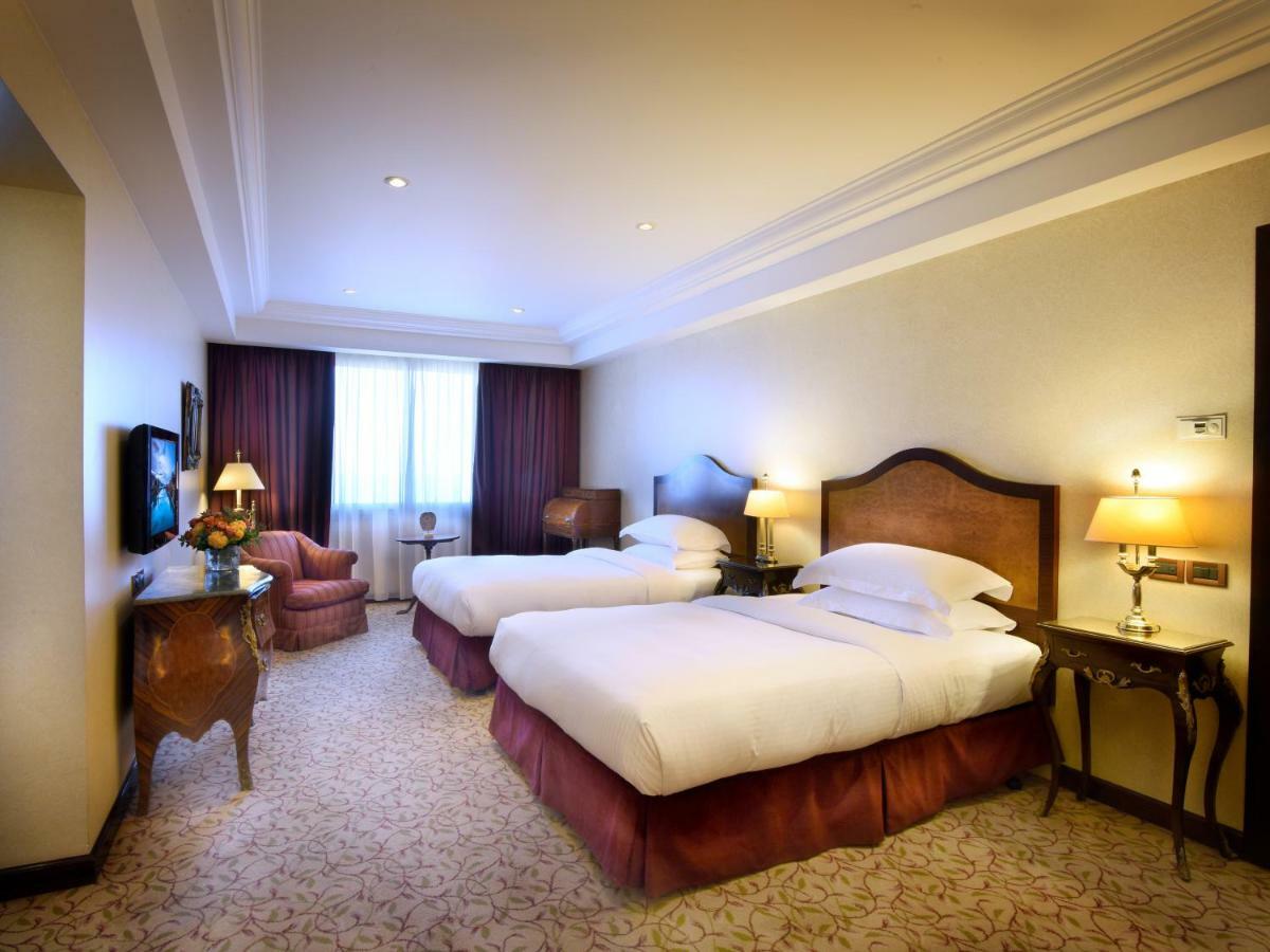Gefinor Rotana - Beirut Hotel Exterior foto A room at the hotel