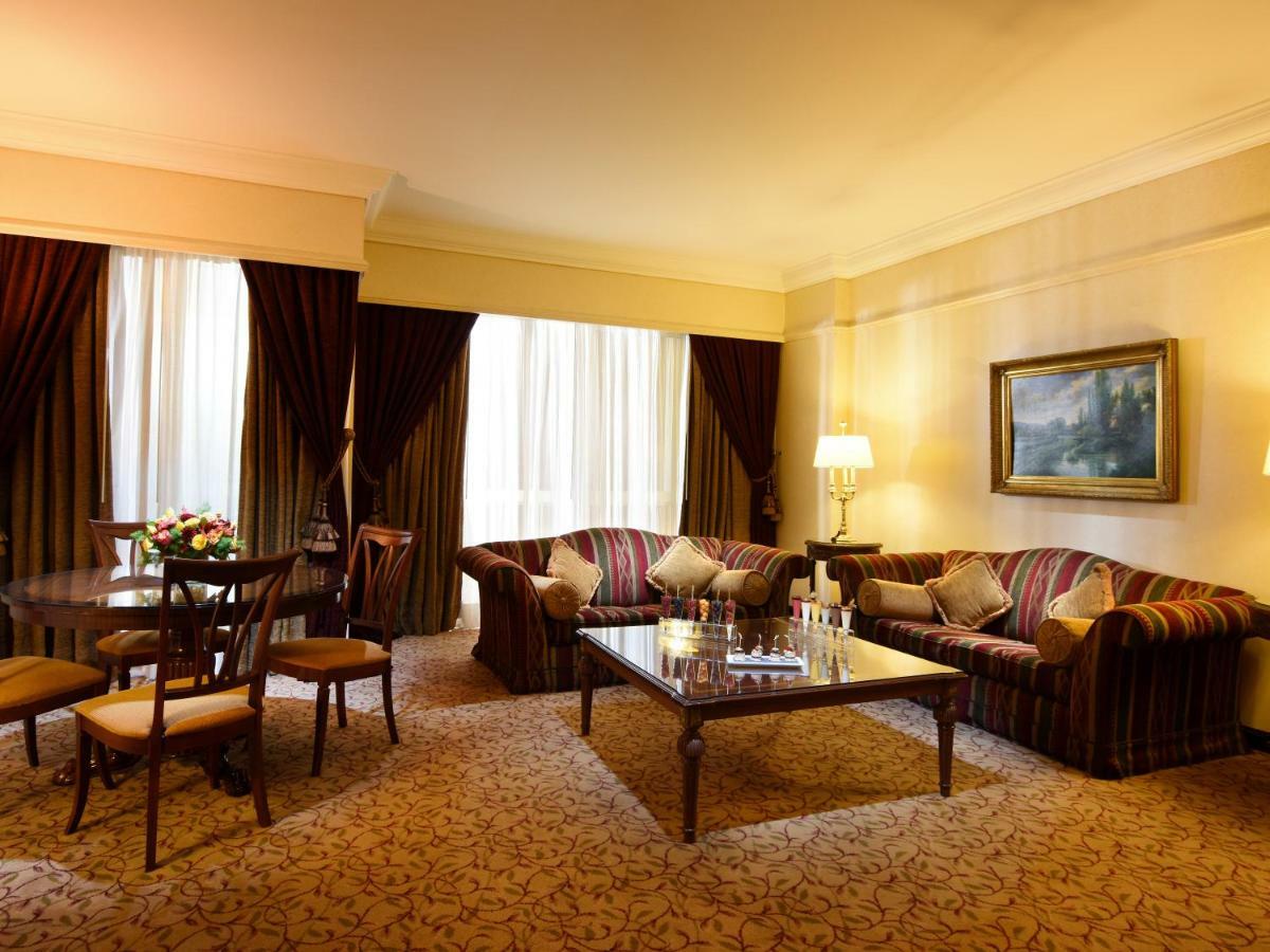 Gefinor Rotana - Beirut Hotel Exterior foto A suite at the Grand Hotel